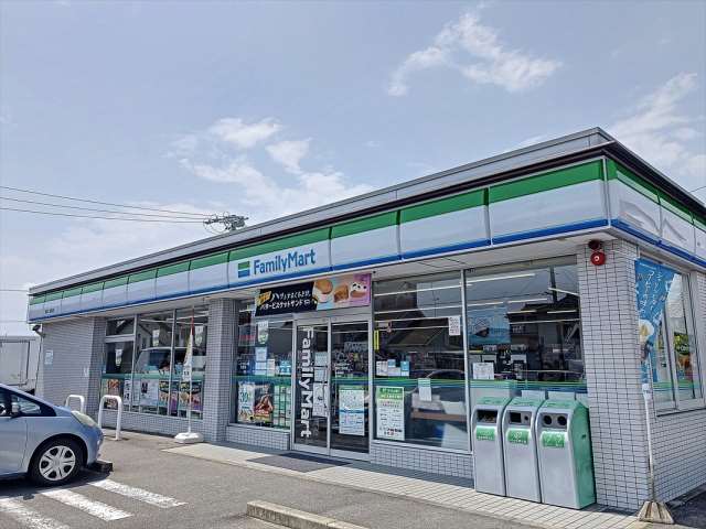 コンビニ　ファミリーマート（コンビニ）まで1953m