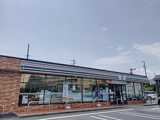 コンビニ　セブンイレブン（コンビニ）まで2052m