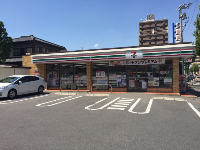 コンビニ　セブンイレブン（コンビニ）まで950m