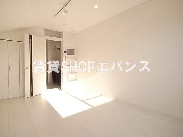 その他部屋・スペース　落ち着いた色調の寝室です