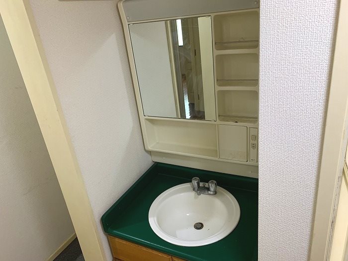 洗面設備　反転写真