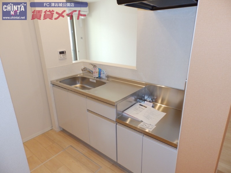 キッチン　別部屋参考写真です