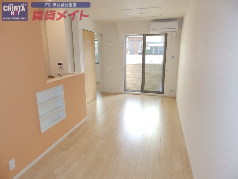 居室・リビング　別部屋参考写真です