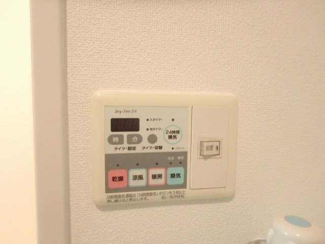 その他設備　雨の日のお洗濯に便利な「浴室換気乾燥機」あります。