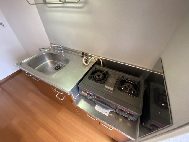 キッチン　2口ガスコンロ付で機能的なキッチンです！
