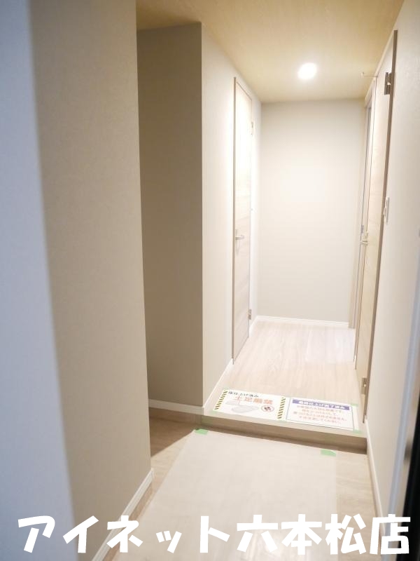 玄関　明るい玄関でお出迎え。