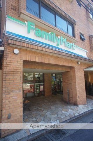 コンビニ　ファミリーマート（コンビニ）まで596m