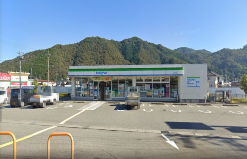 コンビニ　ファミリーマート出石川原店（コンビニ）まで381m