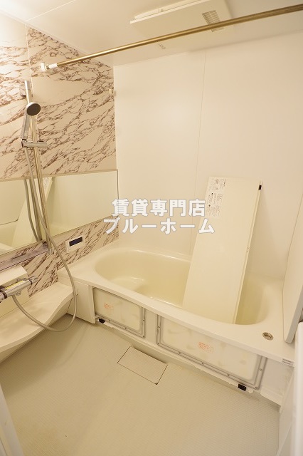 バス・シャワールーム　追い焚き・浴室乾燥機付き！
