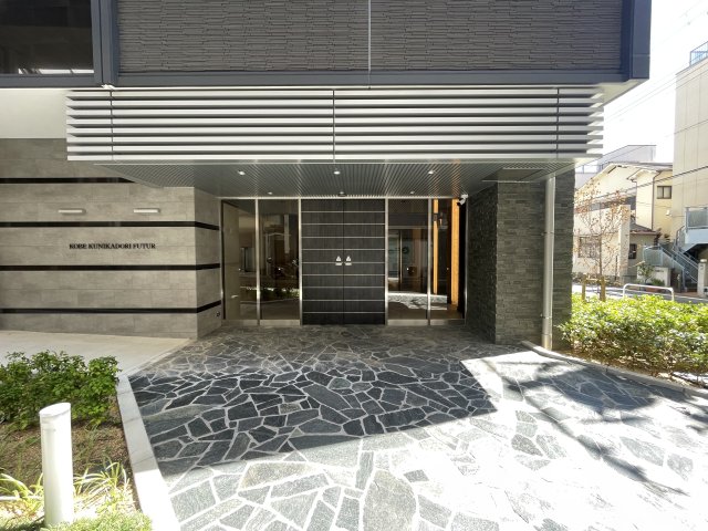エントランス　落ち着いたエントランスです
