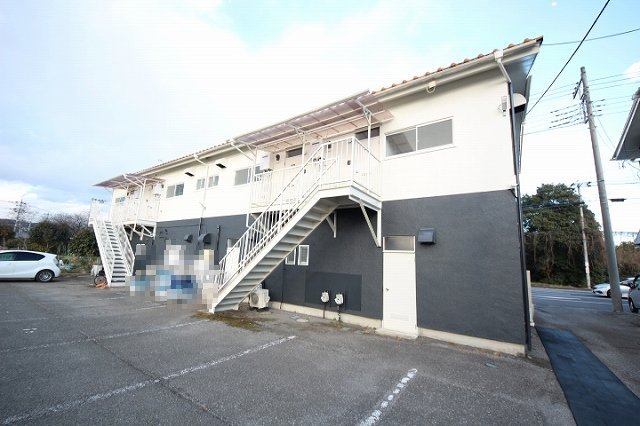 駐車場　南側外観と駐車場です