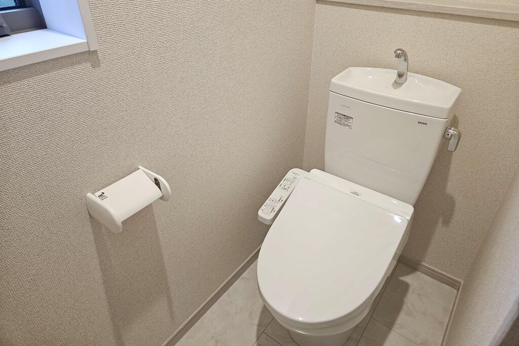 トイレ　温水洗浄便座付トイレ