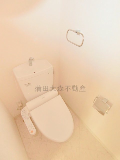 トイレ　温水洗浄便座付きのトイレ