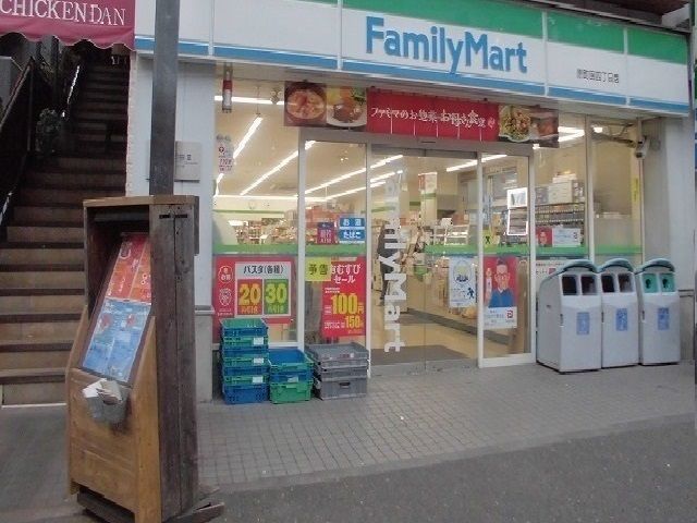 コンビニ　ファミリーマート（コンビニ）まで180m