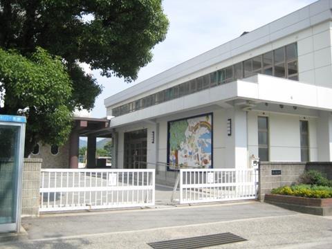 小学校　山口市立大内小学校（小学校）まで1605m