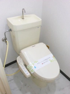 トイレ　別タイプ部屋　参考写真です