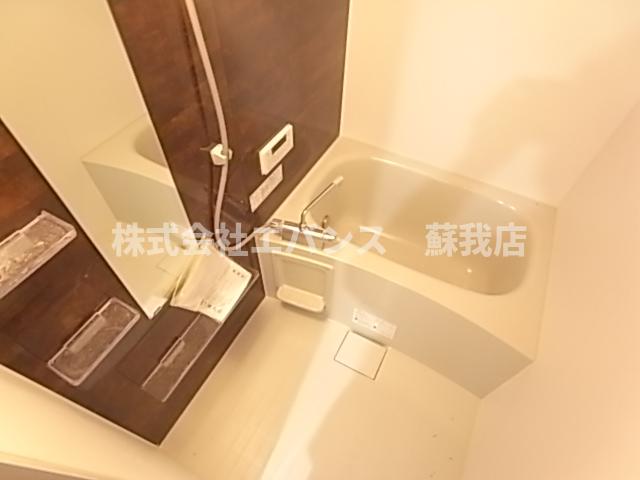 バス・シャワールーム　コンパクトで使いやすいお風呂です