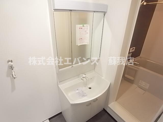 洗面設備　脱衣スペースもあります