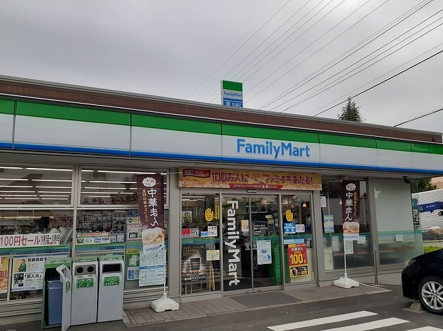コンビニ　ファミリーマート（コンビニ）まで300m