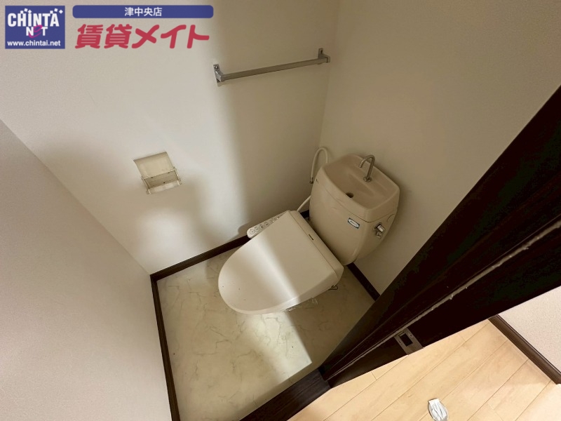 トイレ　同物件別部屋の写真
