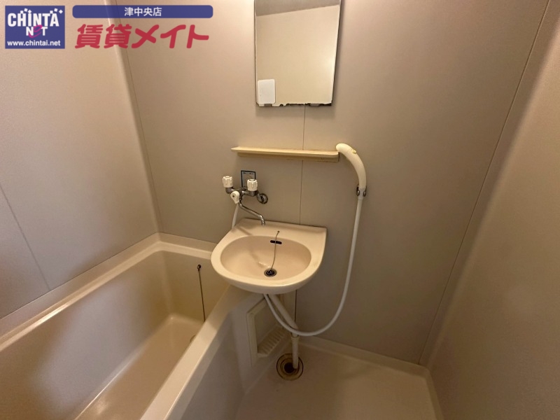 洗面設備　同物件別部屋の写真