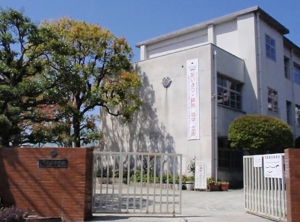 小学校　福岡市立千早小学校（小学校）まで390m