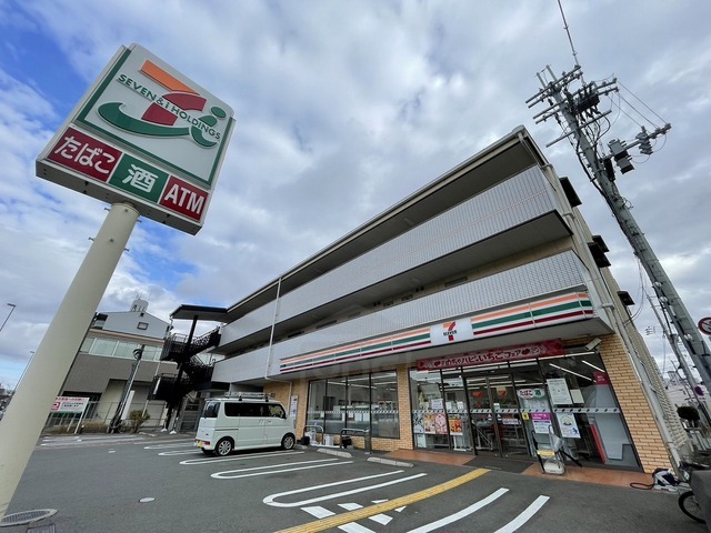 コンビニ　セブンイレブン　吹田川岸町店（コンビニ）まで592m