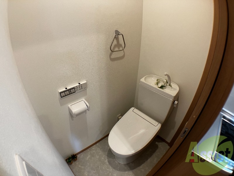 トイレ　トイレはウォシュレット機能付き。シャワートイレは日本の宝。