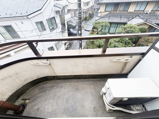 バルコニー　暖かな日差しのふりそそぐバルコニー
