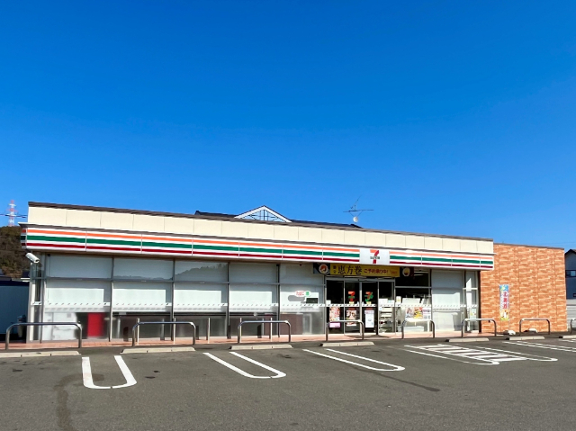 コンビニ　セブンイレブン関市小屋名店（コンビニ）まで636m