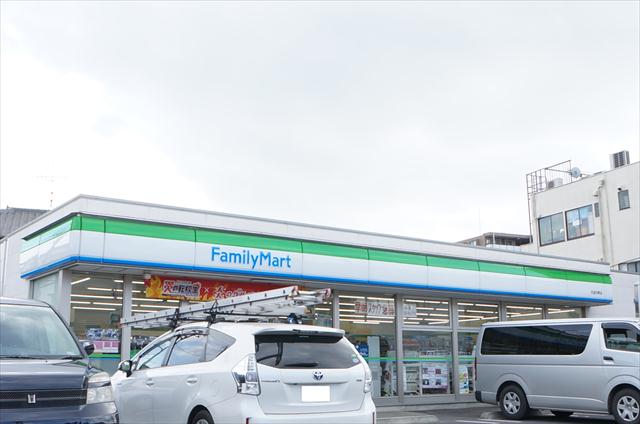 コンビニ　ファミリーマート（コンビニ）まで406m