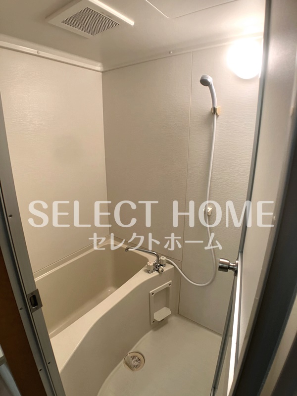 バス・シャワールーム　コンパクトで使いやすいお風呂です