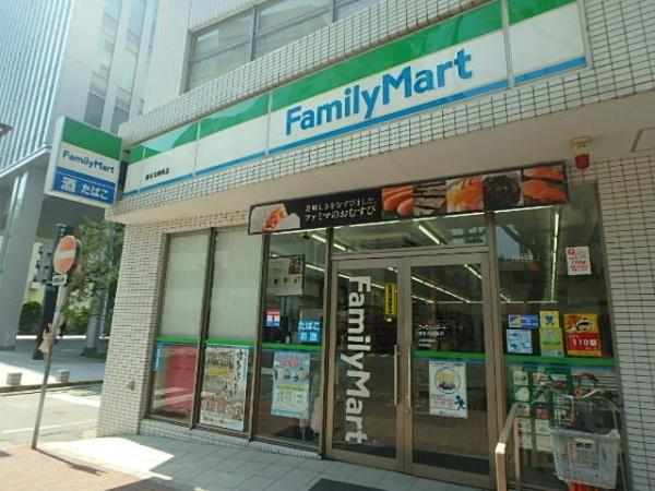 コンビニ　ファミリーマート博多冷泉町店（コンビニ）まで81m