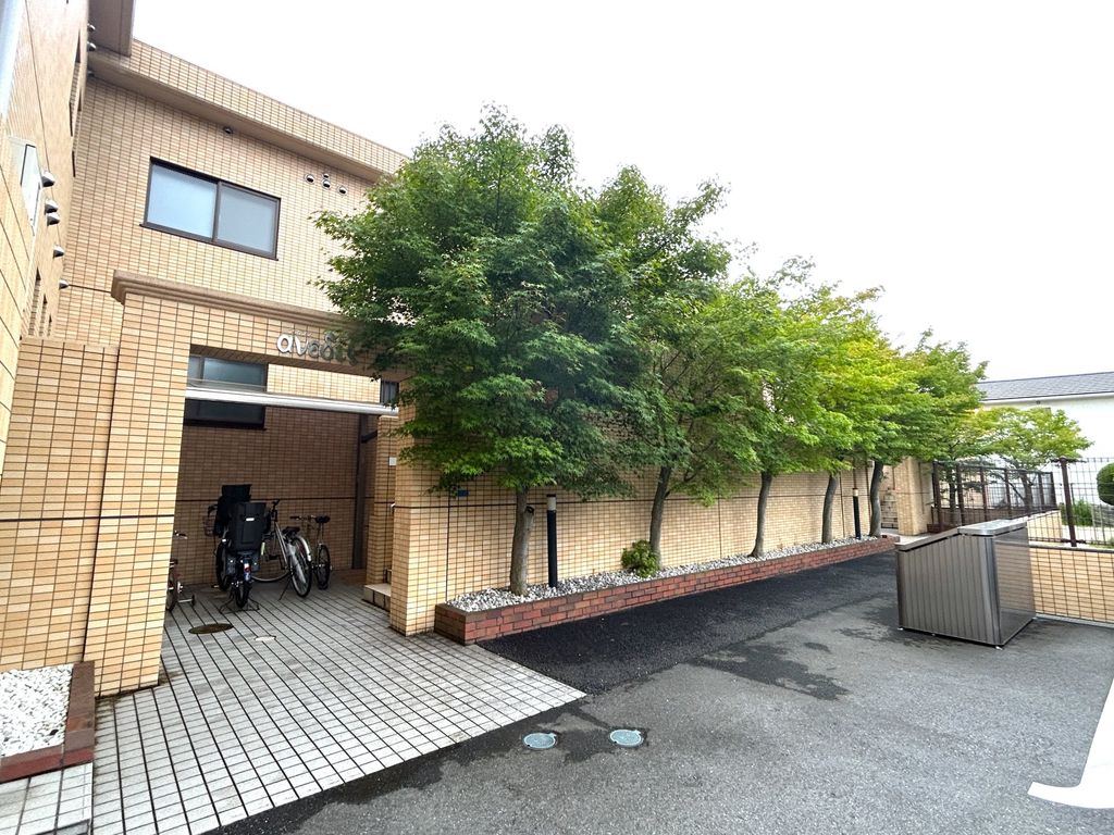 建物外観　駐車場
