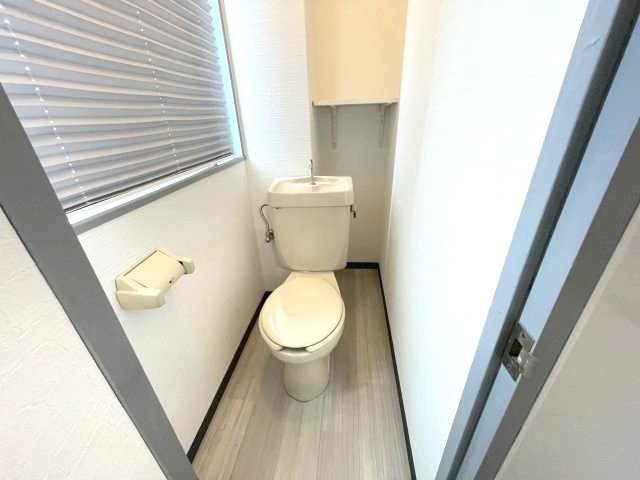 トイレ　イメージとして同建物他部屋を表示しています