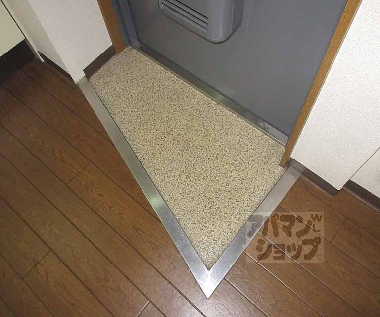 玄関　面白い形の玄関スペース