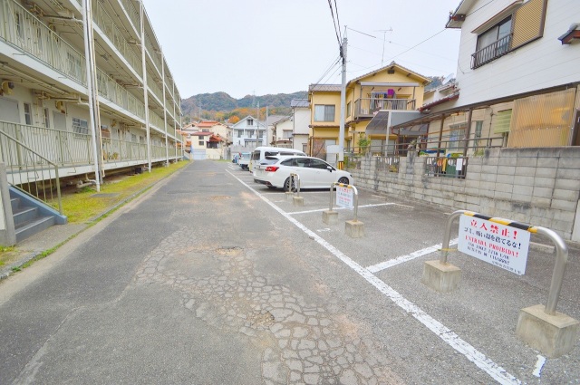 コンビニ　セブンイレブン中野東店（コンビニ）まで558m