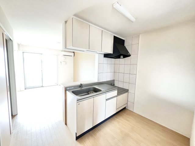 キッチン　※別部屋参考写真