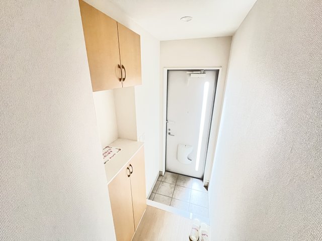 玄関　※別部屋参考写真