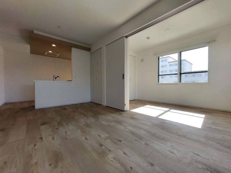 居室・リビング　広くてキレイなお部屋が広がっていて、充実した生活が送れそう。