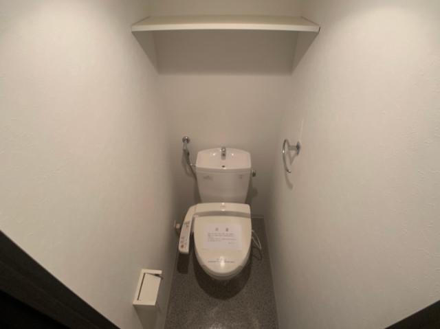 トイレ　ウォシュレット機能がついたトイレです。安心して使用できます。