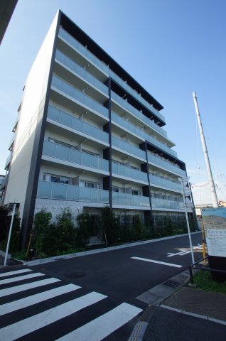 建物外観　京急大師線「小島新田駅」徒歩9分のマンションです。