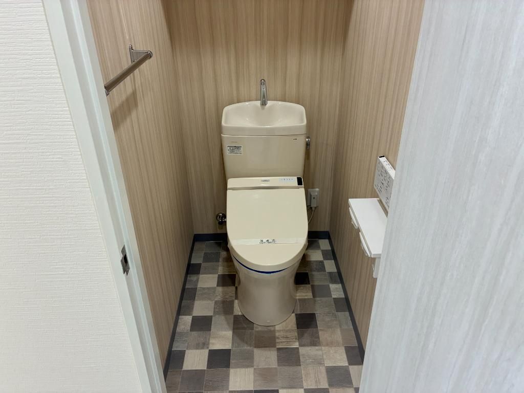 トイレ　スリーツリーズ