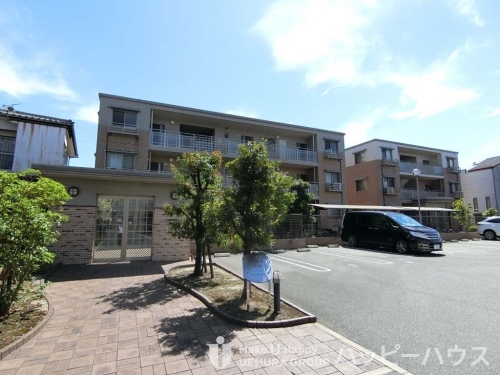 建物外観　全室南向き日当たり良好：人気のカウンターキッチン！