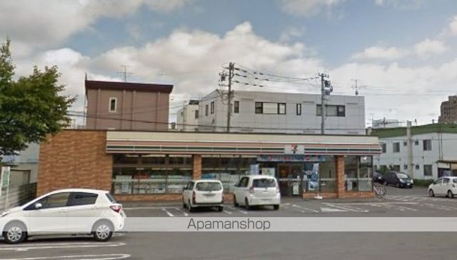 コンビニ　セブンイレブン（コンビニ）まで341m