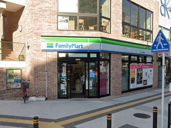 コンビニ　ファミリーマート（コンビニ）まで220m