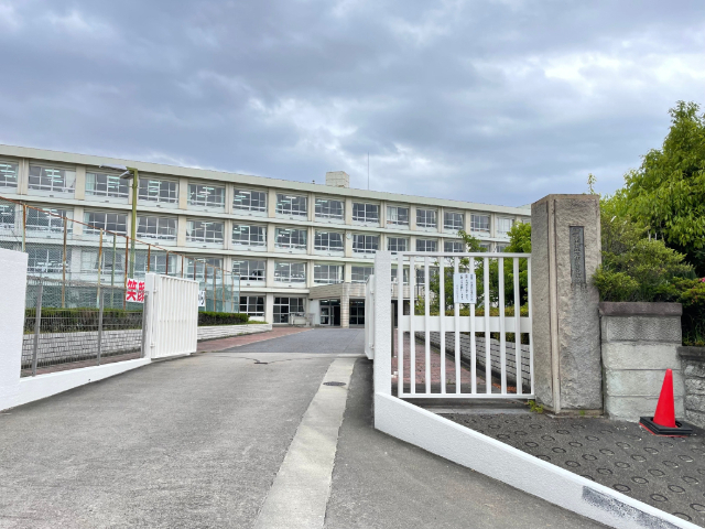 中学校　碧南市立新川中学校（中学校）まで1252m