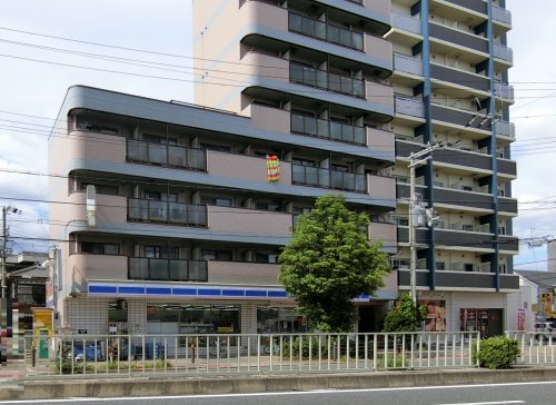 コンビニ　ローソン 上新庄三丁目店（コンビニ）まで324m