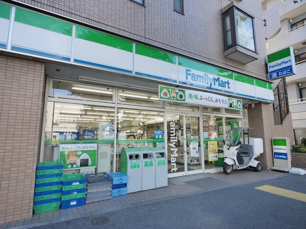 コンビニ　ファミリーマート（コンビニ）まで302m