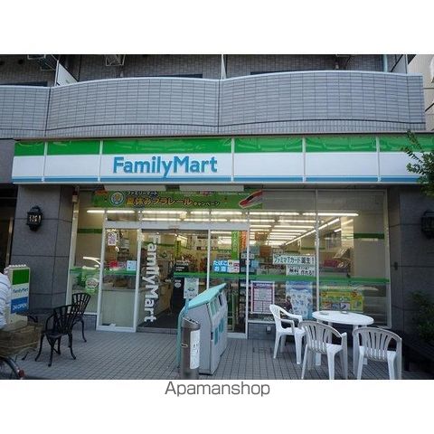 コンビニ　ファミリーマート（コンビニ）まで130m